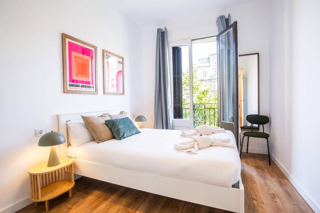 33PAR1094 - Magnific 2BR Flat in Poble Sec - Tap to explore photos