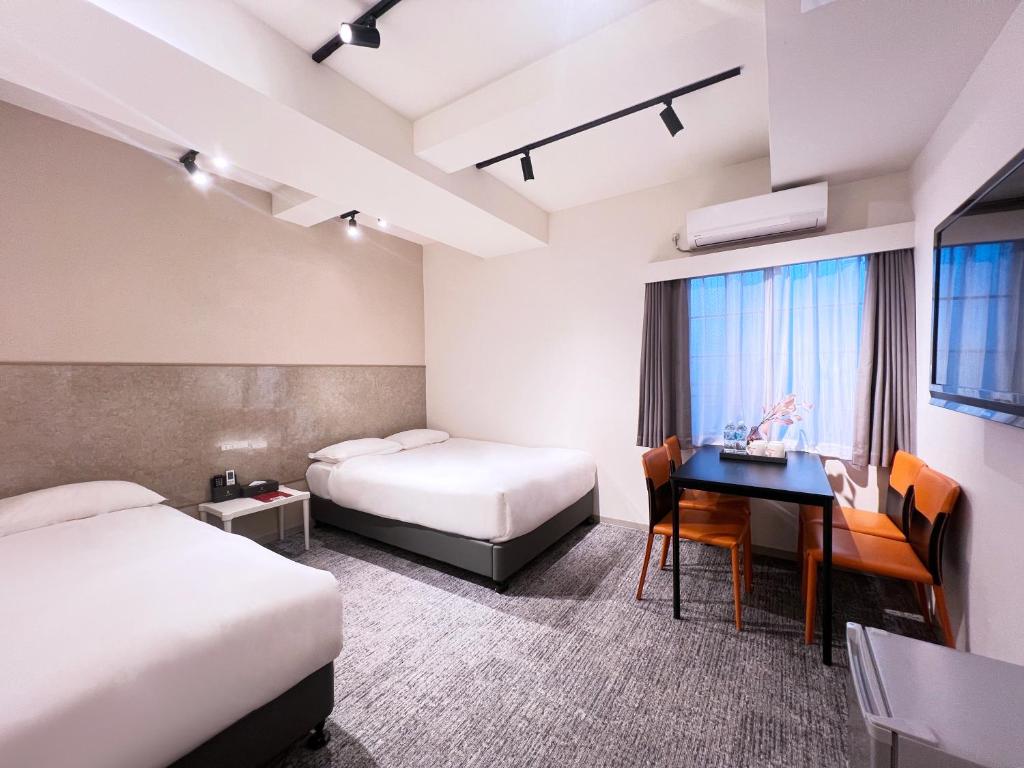 Hotel Arashi Shinsaibashi No002 Room Type - Queen Room with Two Queen Beds