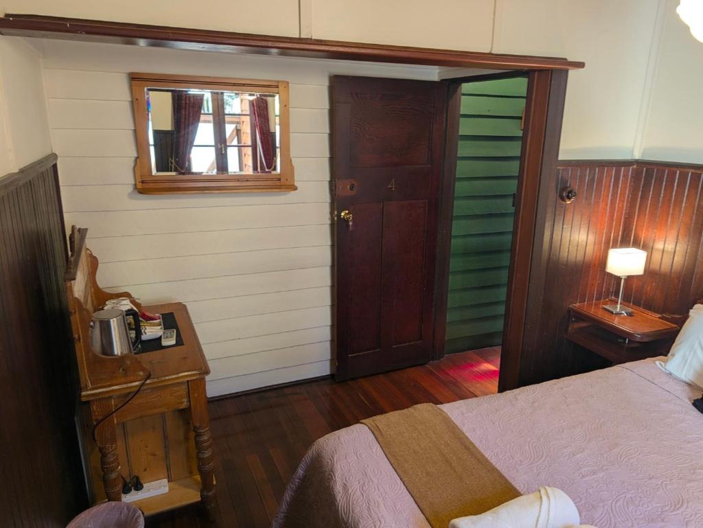 Bridgefield Guest House - Tap to explore photos