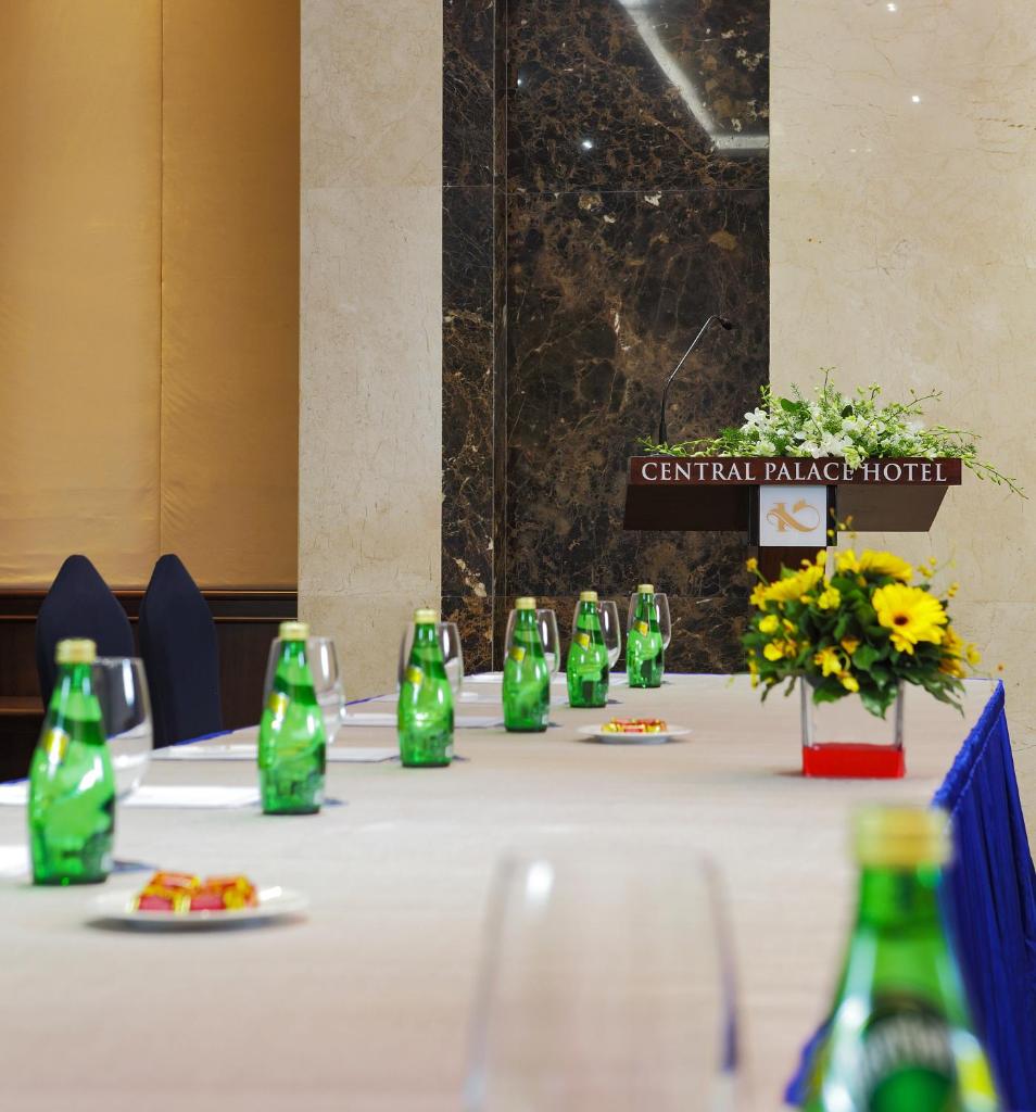 Central Palace Hotel