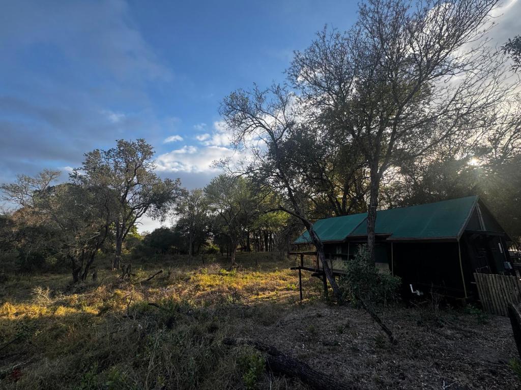 Ndzhaka Tented Camp - Tap to explore photos