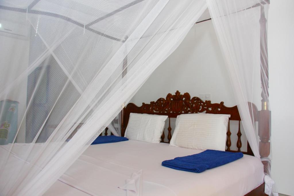 Трехместный (Трехместный номер с видом на бассейн), Paradise Beach Resort