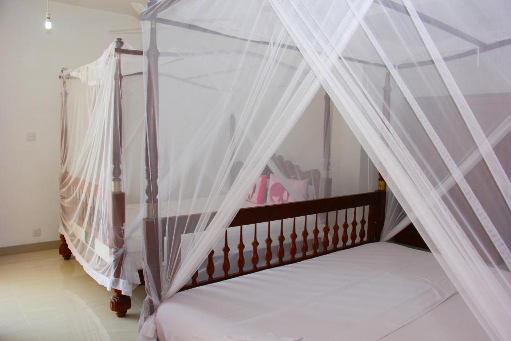 Трехместный (Трехместный номер с видом на бассейн), Paradise Beach Resort