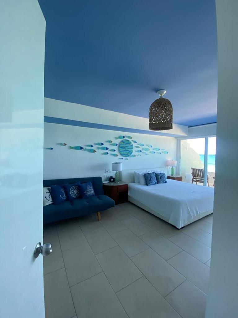 capitan suites sea view - Tap to explore photos