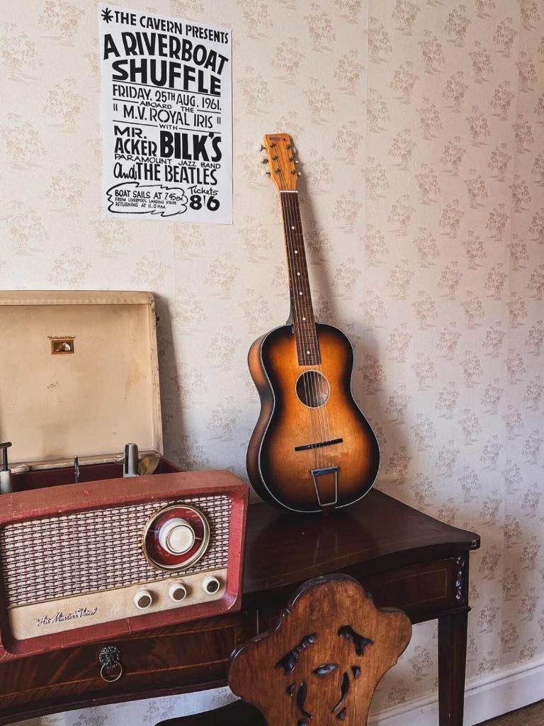 George Harrison's Former 3Bed Home in Liverpool - Tap to explore photos