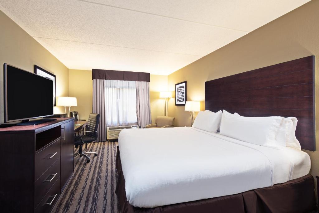 Holiday Inn Harrisburg East, an IHG Hotel photo 3