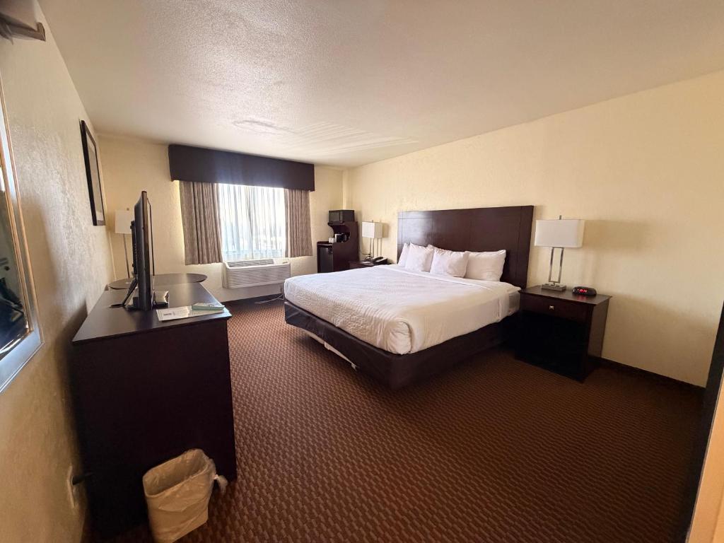 Clarion Inn Page - Lake Powell - Tap to explore photos