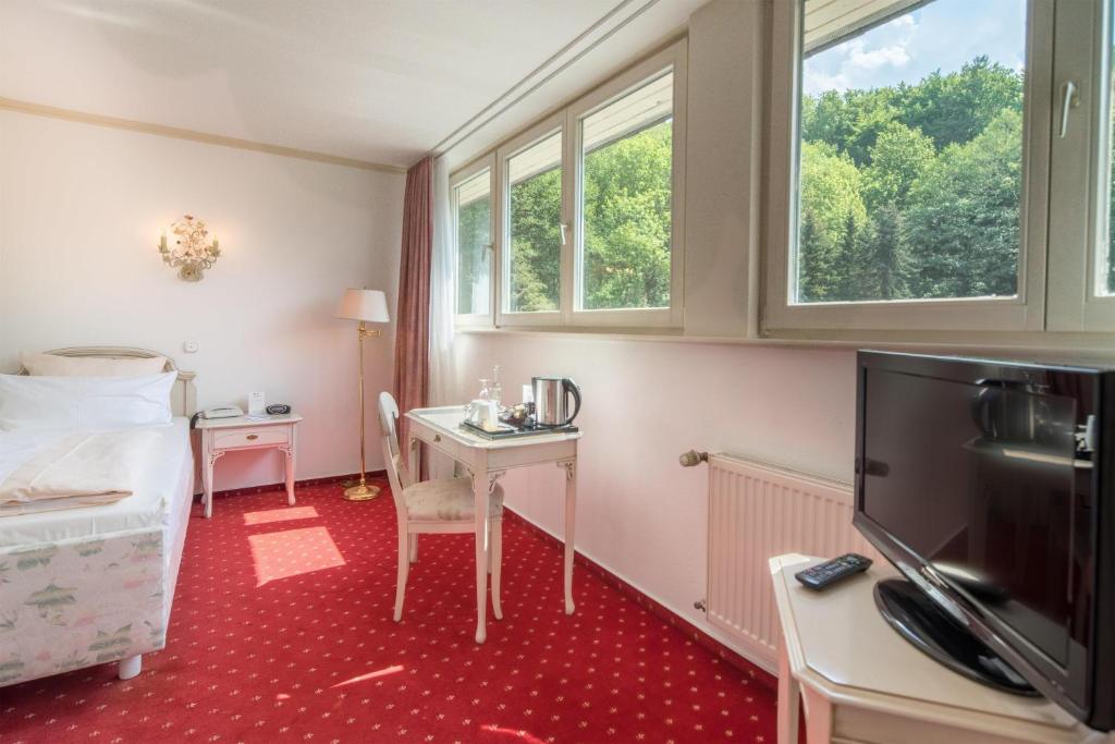 BEST WESTERN HOTEL RHOENGARDEN - Tap to explore photos