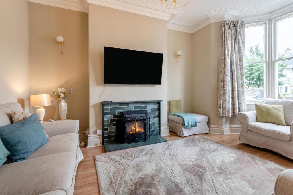 5 Bed in Keswick oc-sz291 - Tap to explore photos