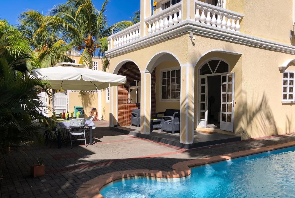 Coco Villa - Authentic Kaz, Piscine & Plage 10min - Tap to explore photos