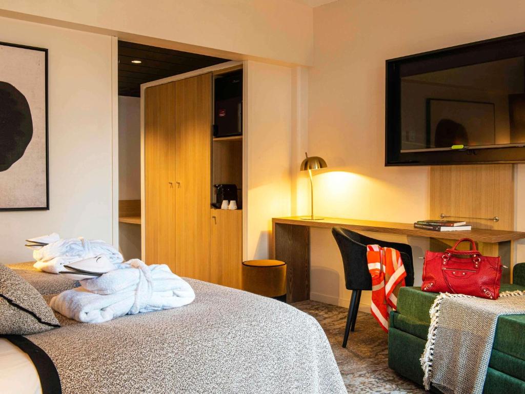 Mercure Carcassonne la Cite Hotel Room Type - Superior Twin Room with Sofa Bed