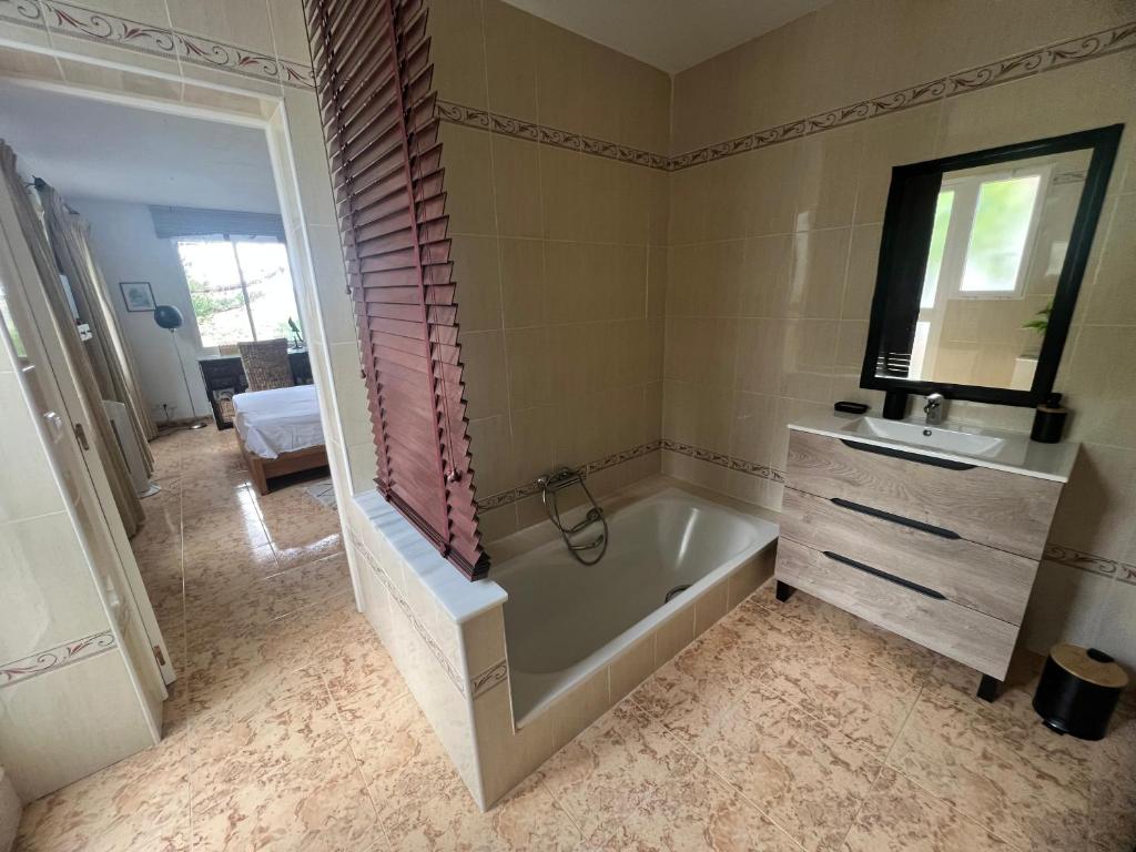 Casa Simba Guest House Adults only - Tap to explore photos