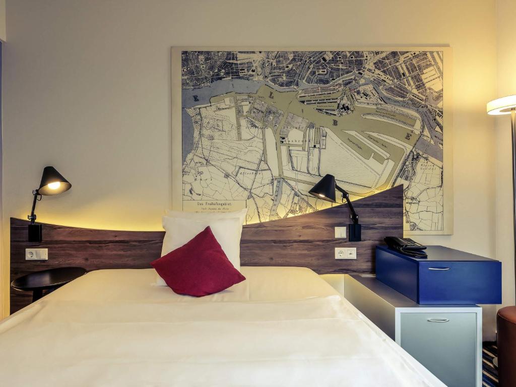 Mercure Hotel Hamburg Mitte Room Type - Deluxe Double Room - Courtyard Side