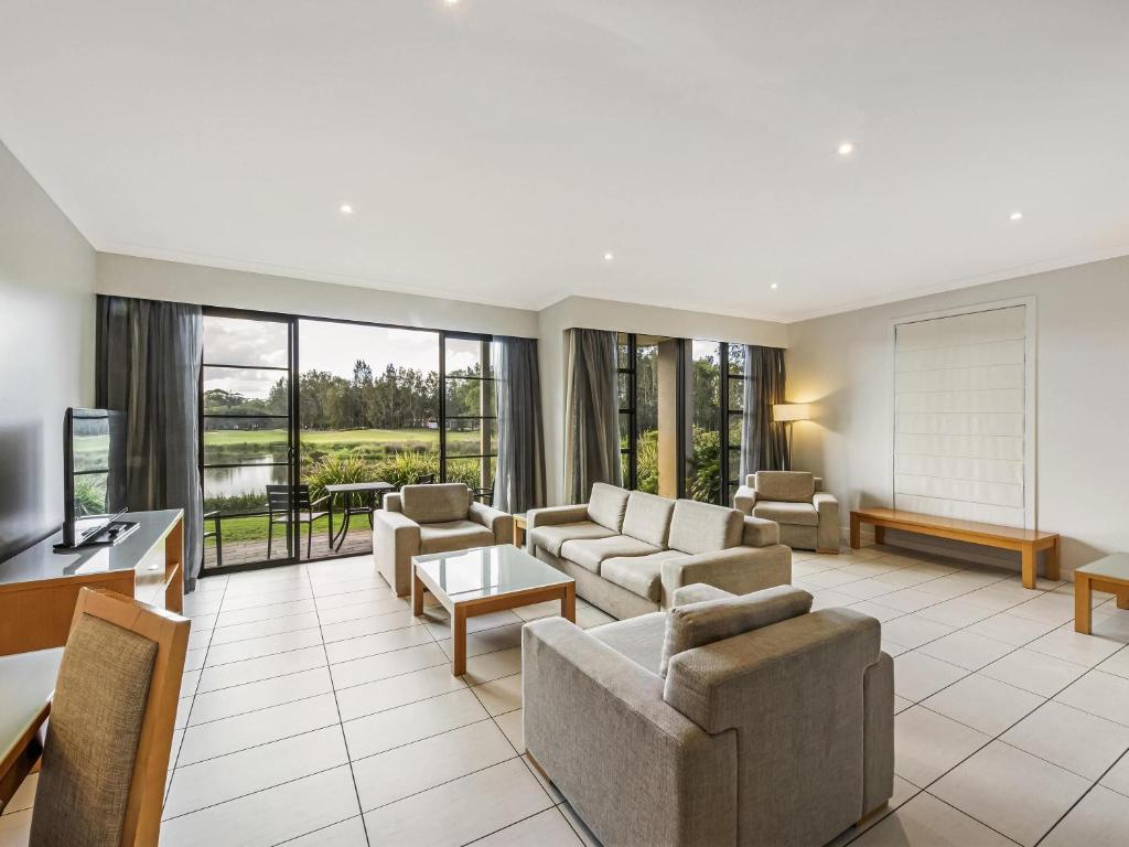 Mercure Kooindah Waters Central Coast Room Type - Three-Bedroom Apartment with Three Queen Beds 