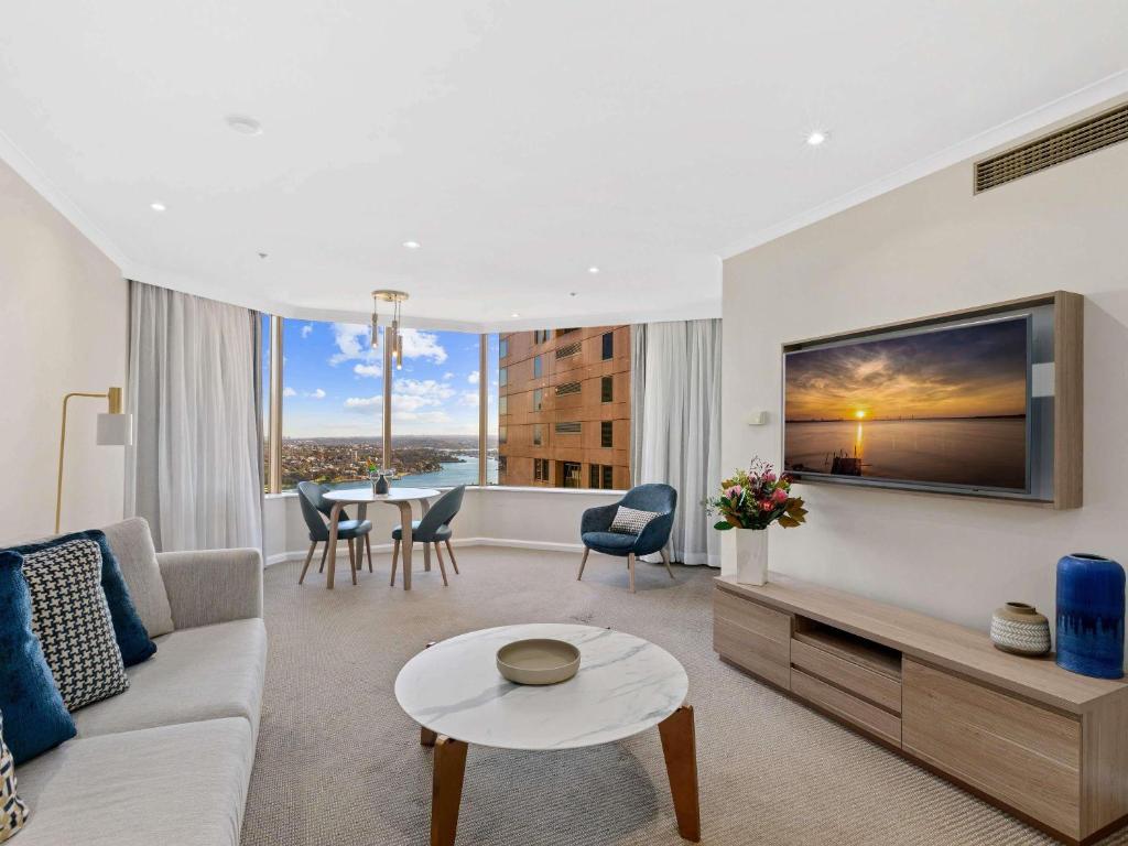 Quay West Suites Sydney Room Type - Deluxe One-Bedroom Apartment with Harbor View