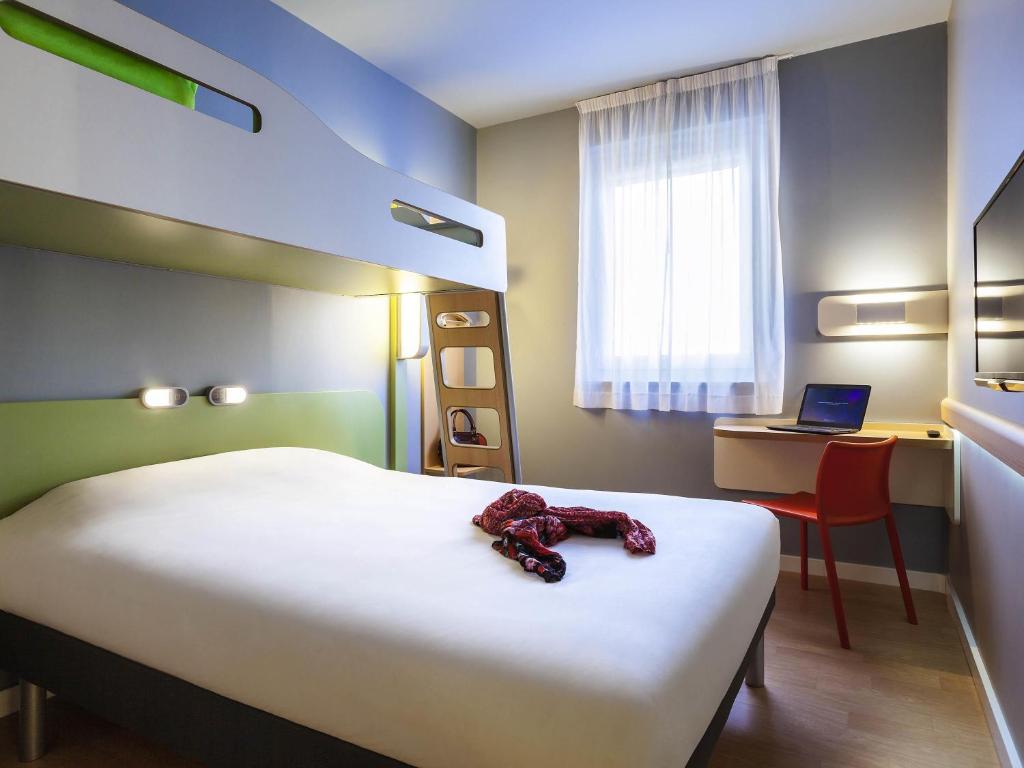 ibis budget Sens Room Type - Triple Room