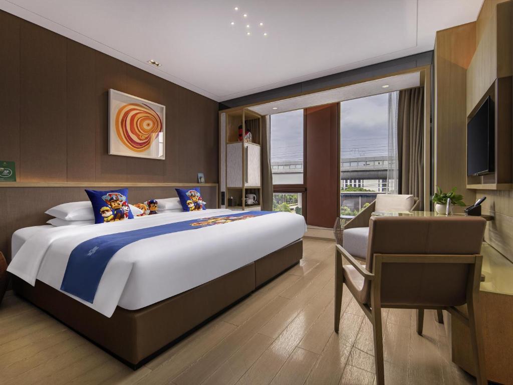 Novotel Shanghai Clover Room Type - Deluxe City View Room with King Bed