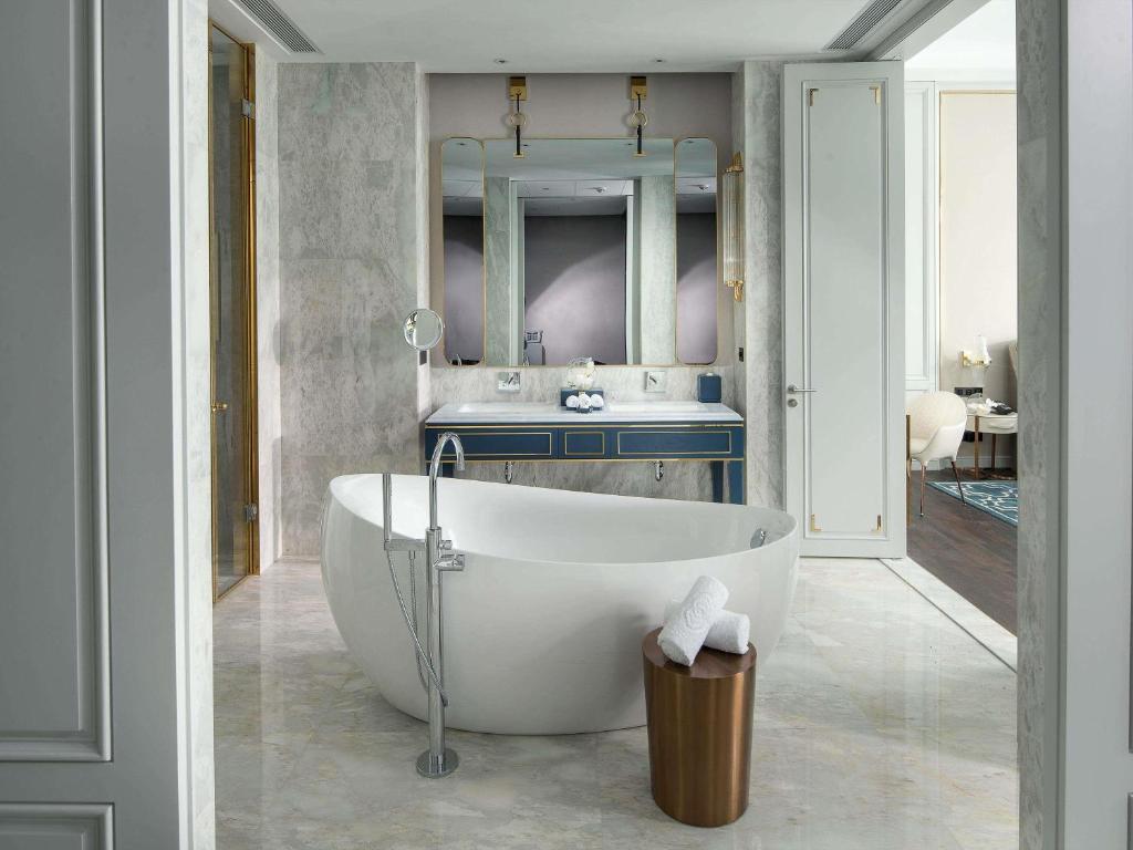 Sofitel Foshan Room Type - Luxury King Room (King bed)