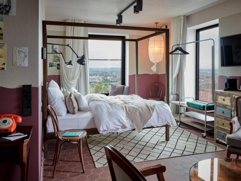 25hours Hotel Das Tour - Tap to explore photos