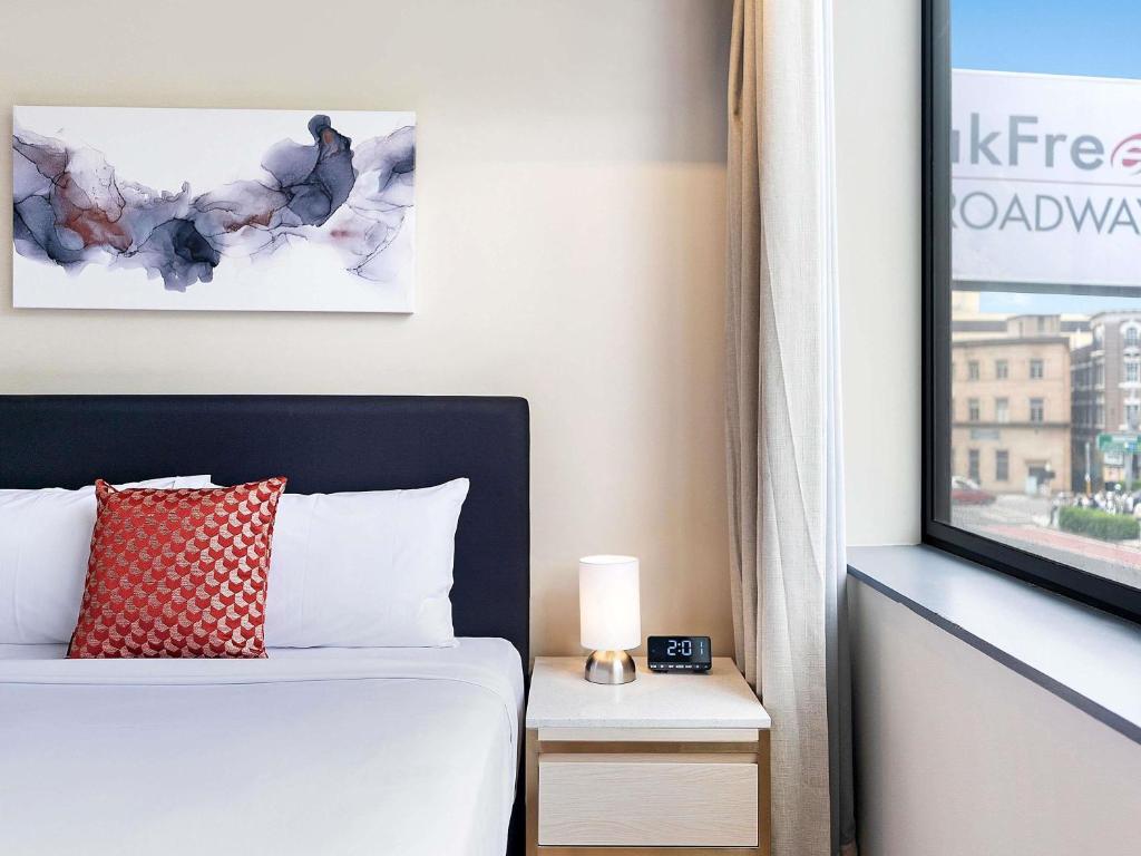 BreakFree on Broadway Sydney Room Type - Standard Queen Room