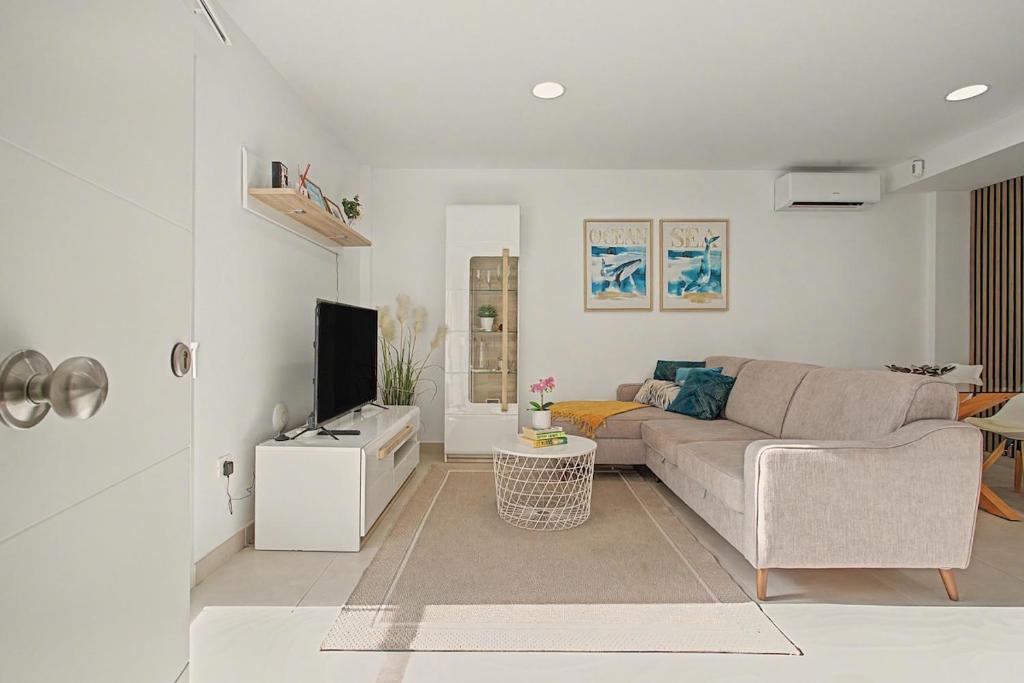 BRISA C, Apartamento en El Médano - Tap to explore photos