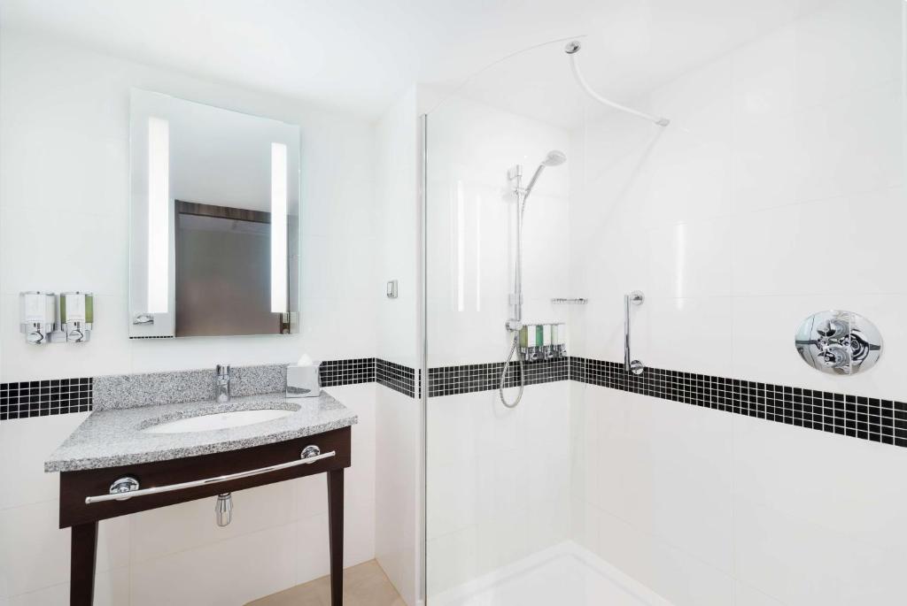 Hampton by Hilton Krakow Room Type - Queen Room with Sofa Bed
