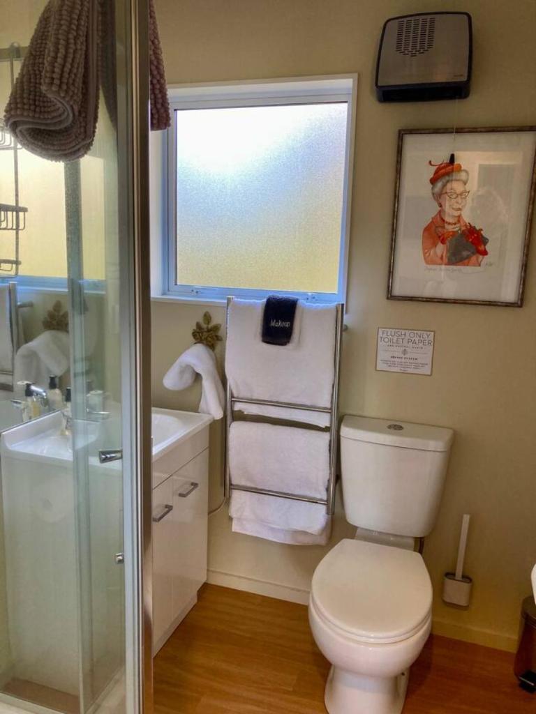 Willowtree Cottage Gated Country Luxury Near Lincoln Uni & Wedding Venues - Tap to explore photos