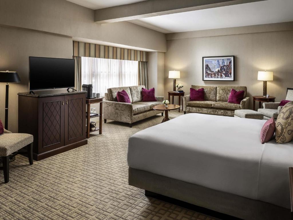 Fairmont Royal York Room Type - Deluxe King Room