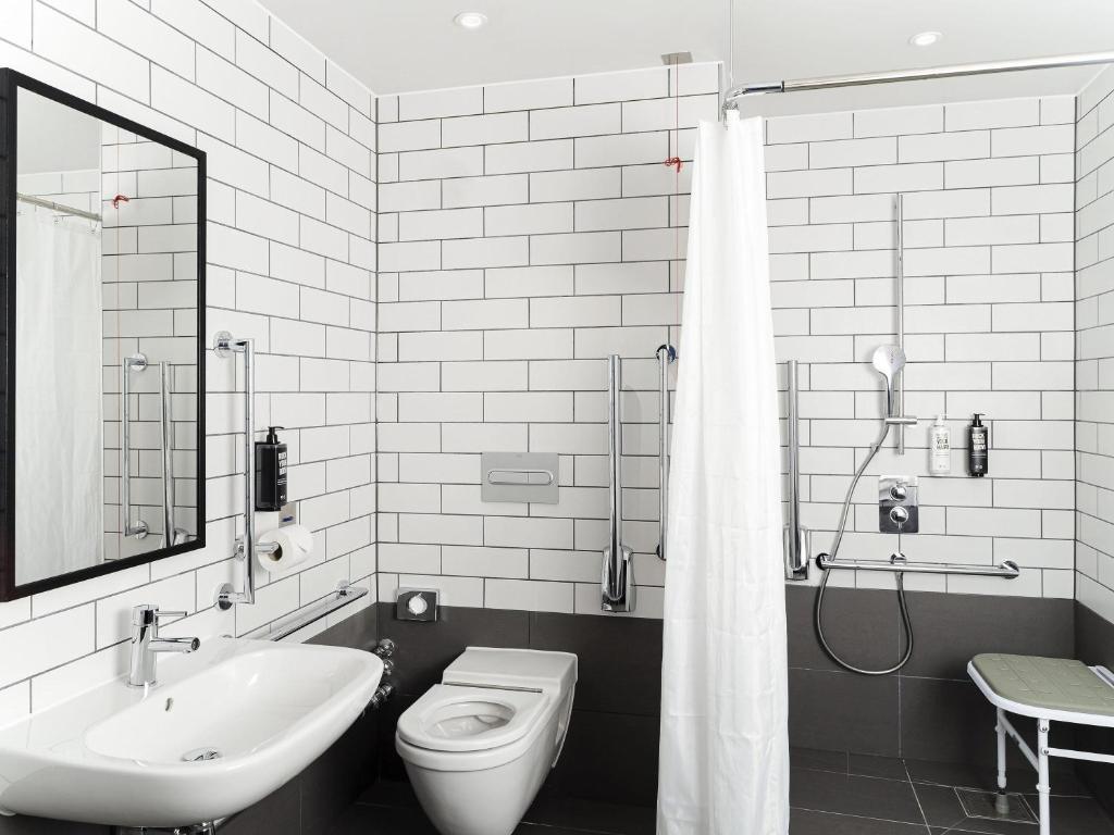 Ibis Bridgwater Room Type - Accessible Twin Room