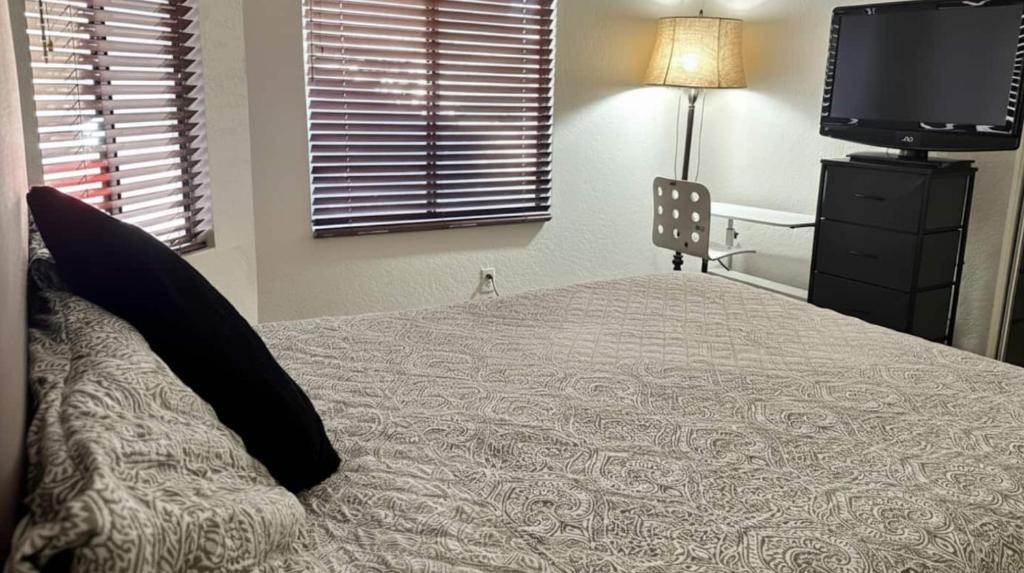 3BR & Loft - Shared Home near Palmdale Hospital - Tap to explore photos