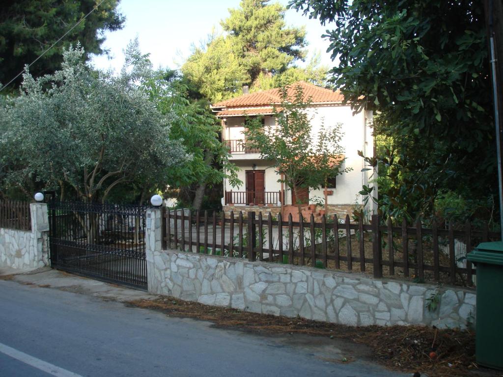 Beachfront home for 8, Kalifteri Beach, Afissos photo 1