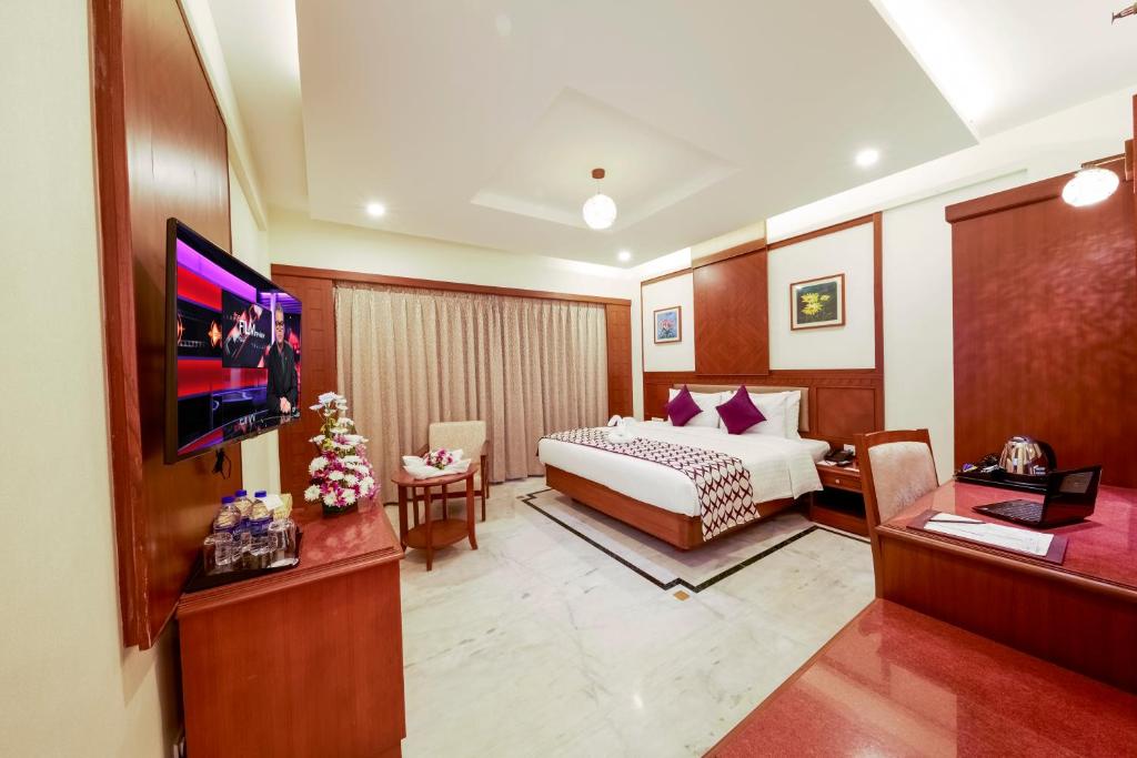 Двухместный (Клубный двухместный номер с 1 кроватью), JP Chennai Hotel