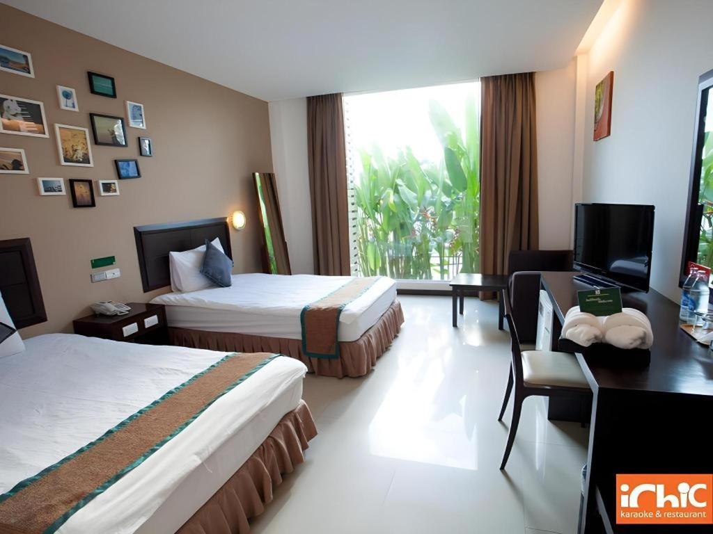 I Hotel