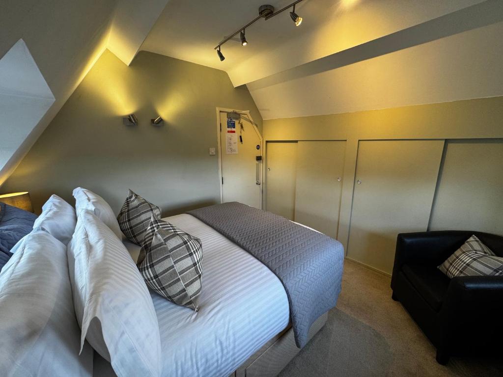 Guiting Guest House - Tap to explore photos