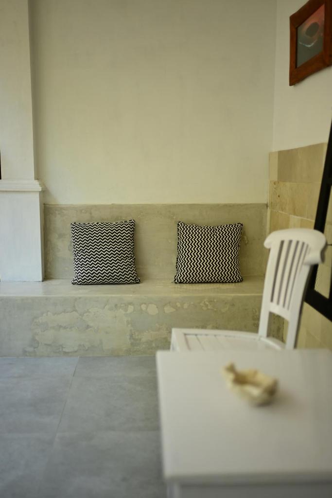 Jepun Villas 12 - One Bedroom without kitchen - Tap to explore photos