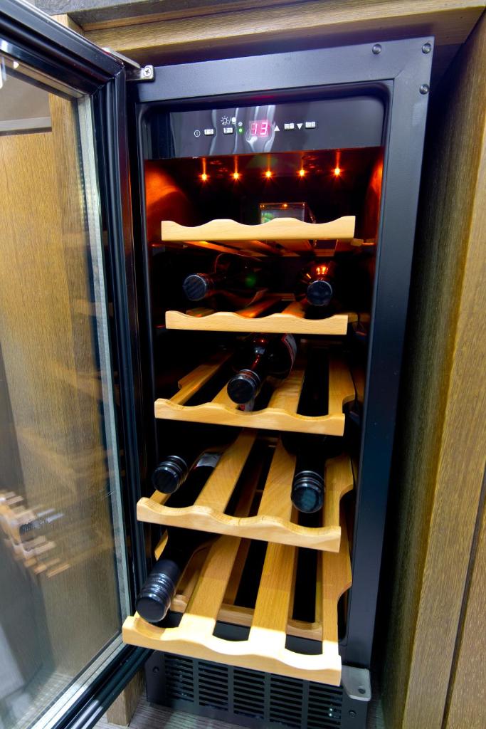 Двухместный (88 представительский номер с кроватью размера «queen-size» и видом на горы), Wanchai 88