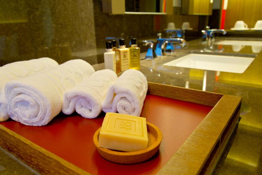 Двухместный (88 представительский номер с кроватью размера «queen-size» и видом на горы), Wanchai 88