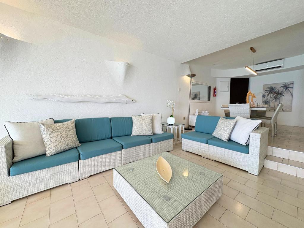 904 Bermudas - Stunning seaviews & beach access - 3BR Umhlanga - Tap to explore photos