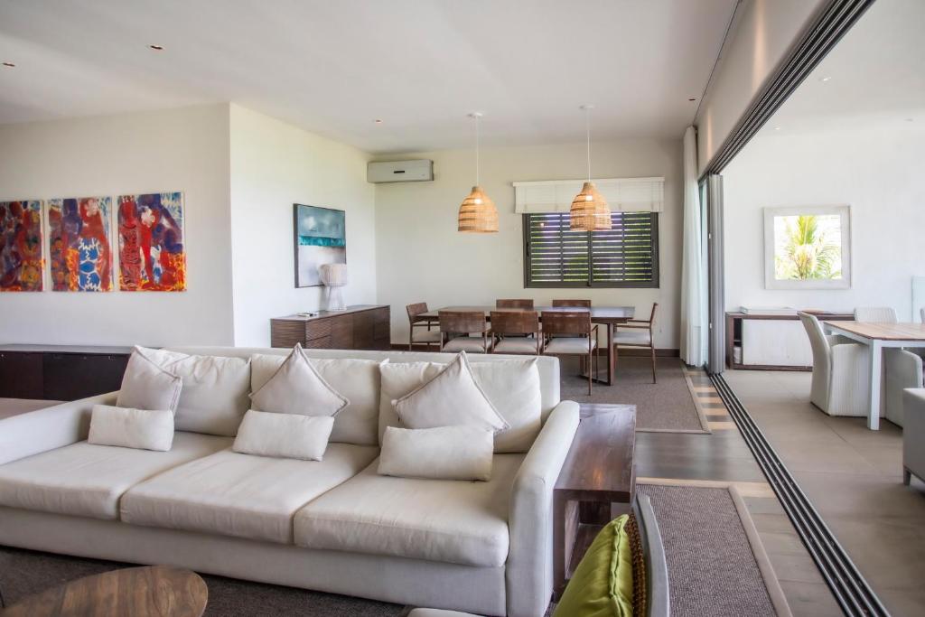 Ocean View Penthouse With Pool, Beach and Sunset - Tap to explore photos