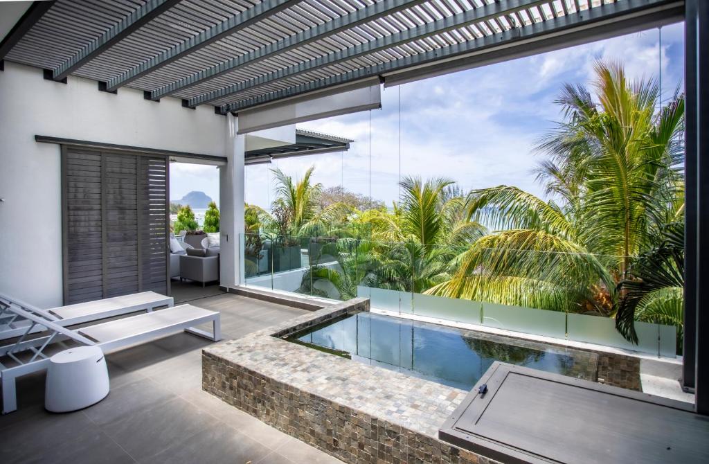 Ocean View Penthouse With Pool, Beach and Sunset - Tap to explore photos