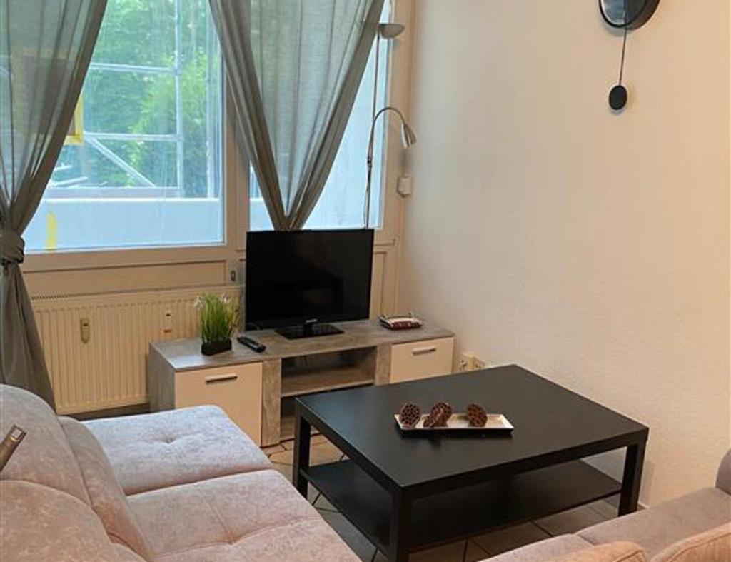 Workers Apartment Bergisch Gladbach Bensberg - Tap to explore photos