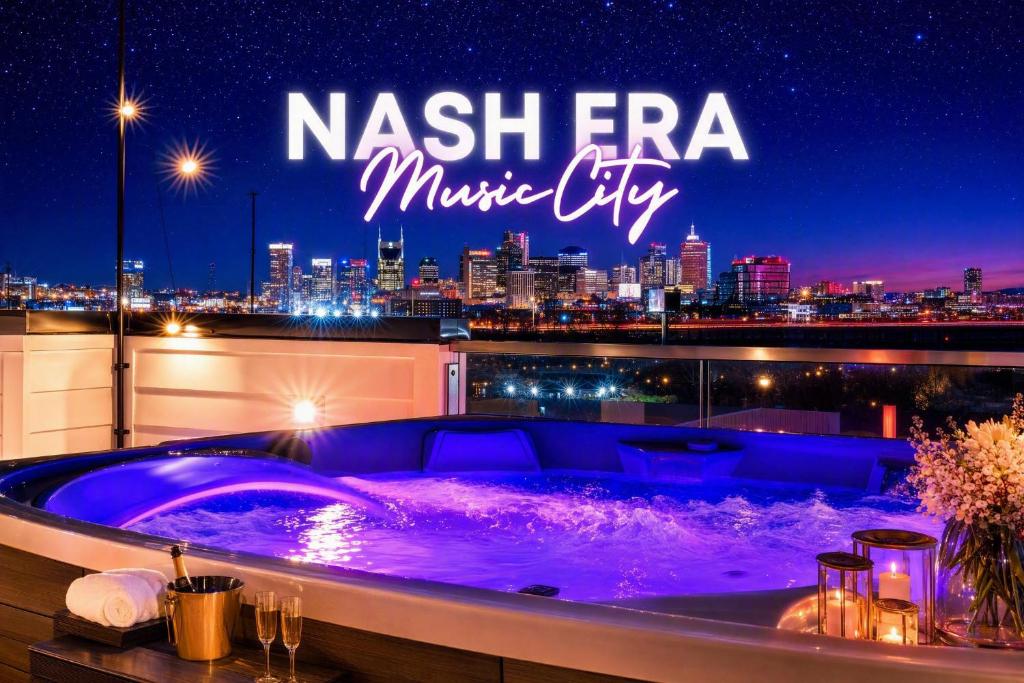 NEW Nash Eras - 15 Beds - Hot Tub on Rooftop Deck