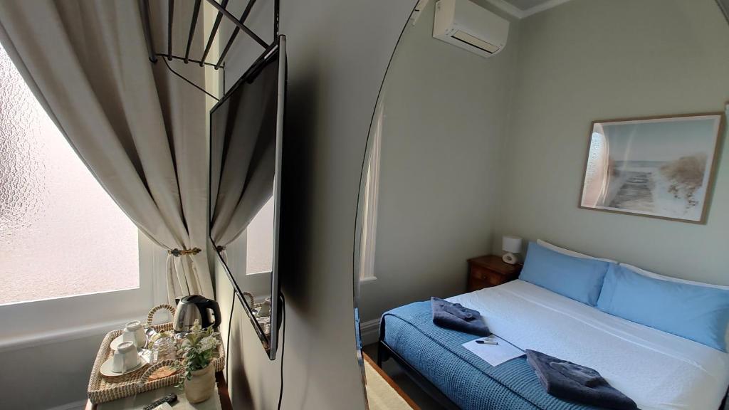 Fremantle Bed and Breakfast - Tap to explore photos