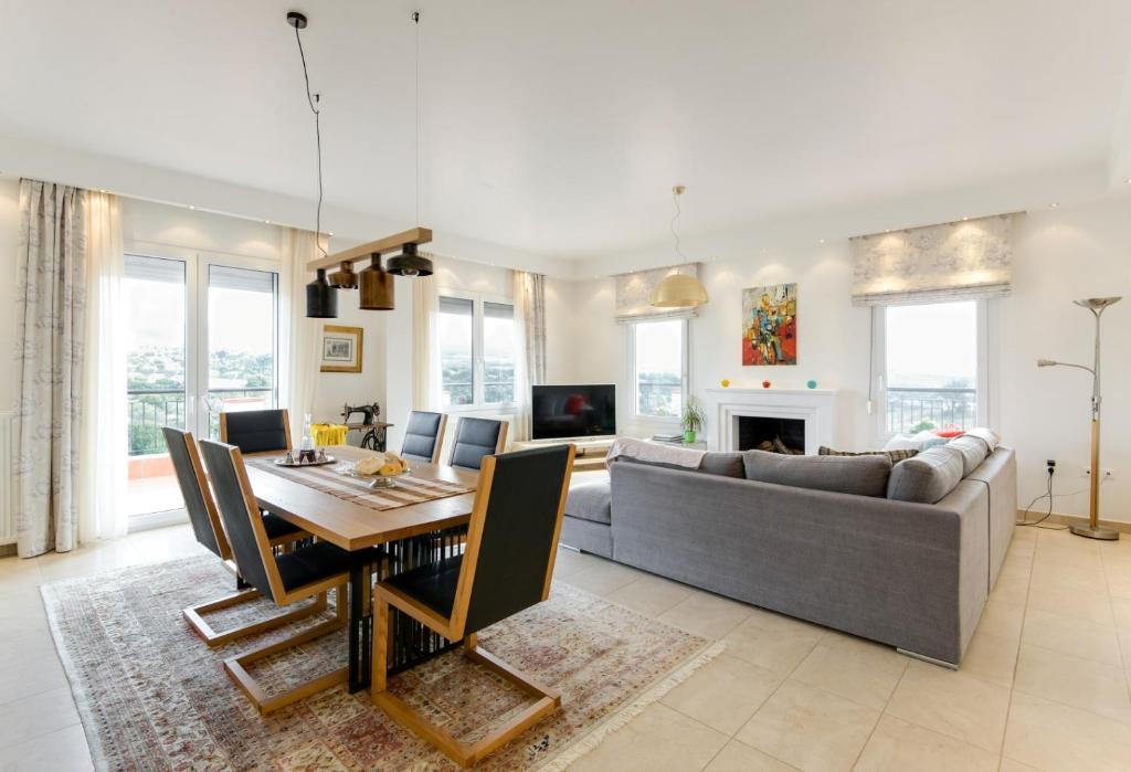 Stylish villa in Salonica's nature photo 2