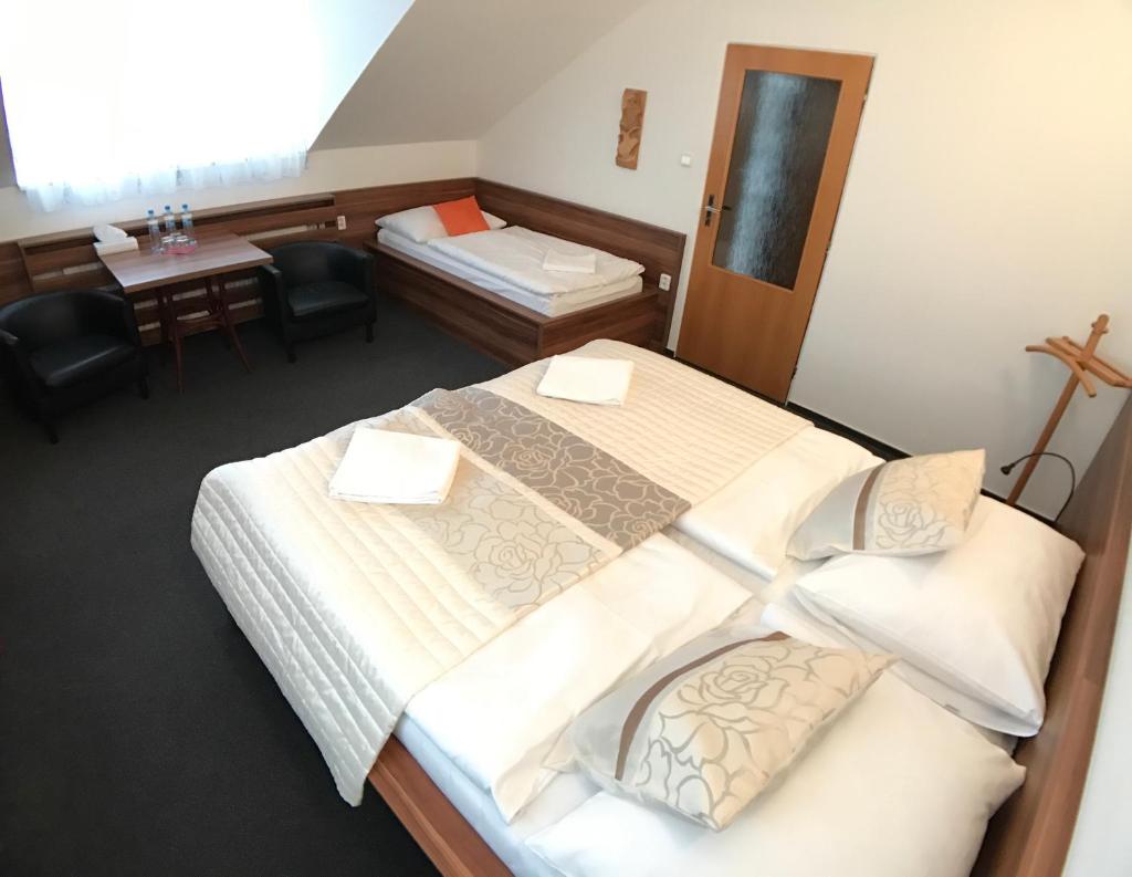 Hotel ROSE Břeclav photo 2