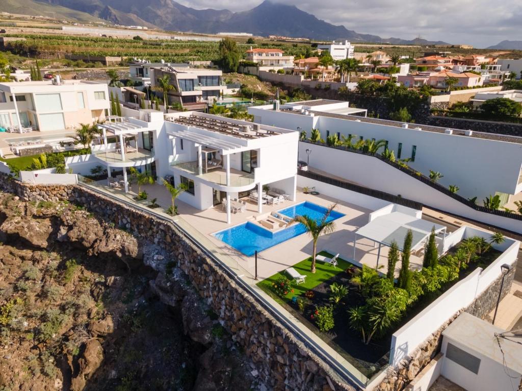 Luxury Villa Andrea - Seaviews - Panoramic Seaviews - Heated Private Pool