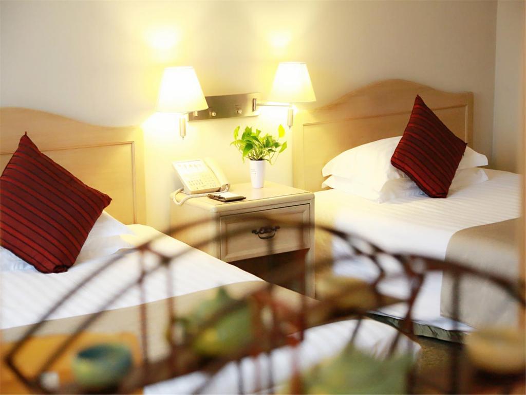 Двухместный (Only for Mainland Chinese Citizens with Chinese ID Card - Standard Twin Room), Jing Lun Hotel