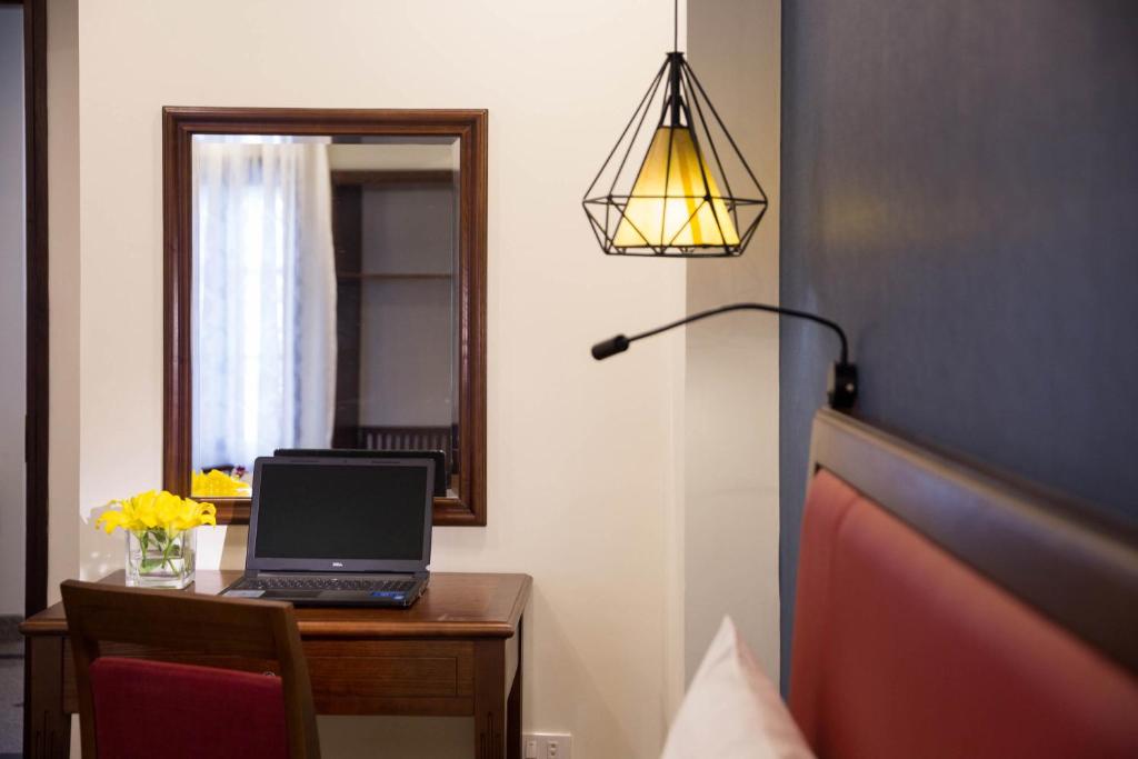 Holiday Emerald Hotel 