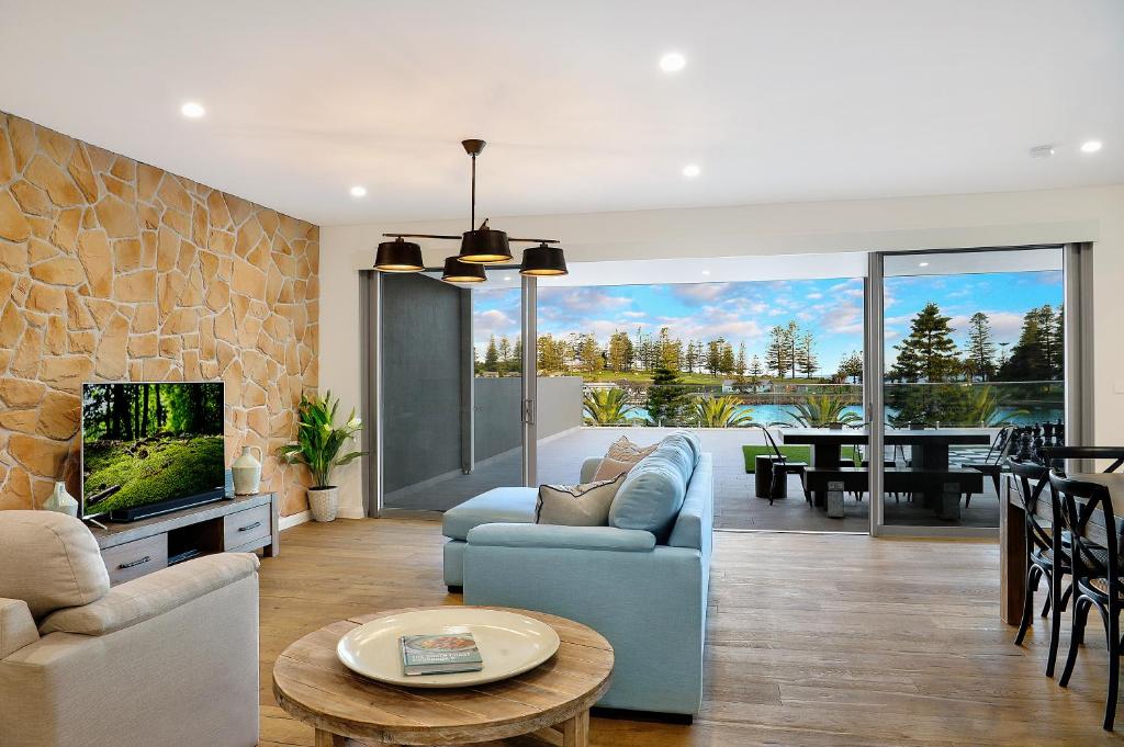 Belle Vue- Penthouse at Black Beach photo 1