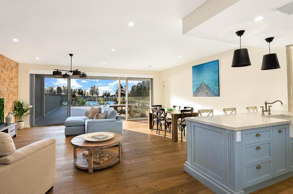 Belle Vue- Penthouse at Black Beach photo 3